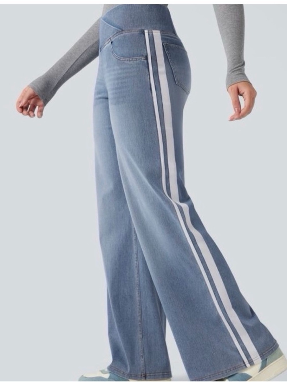 NWOT Halara Striped Denim Tummy Control Wide Leg in Light Wash